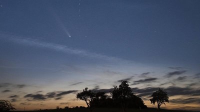 FOTO OD VÁS: Fascinující podívaná! Kometa Tsuchinshan-ATLAS zdobí podzimní oblohu