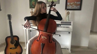 R&aacute;chel Borovsk&aacute;: &bdquo;Renesančn&iacute; &uacute;kaz&ldquo;, kter&yacute; stř&iacute;d&aacute; muzik&aacute;lov&eacute; flitry s chr&aacute;ničem na zuby