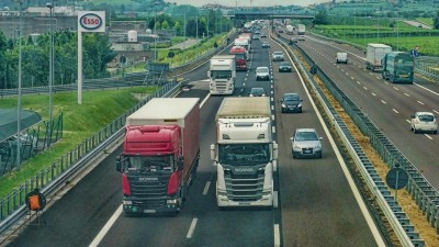 Všem dopravcům v Česku teď hrozí krach. Chtějí, ať vláda zruší spotřební daň z pohonných hmot