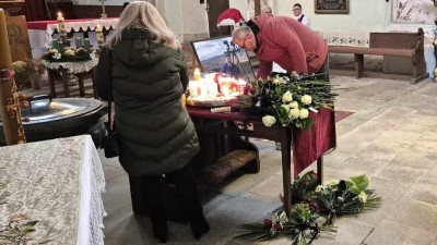 Historky znějící kostelem odhalily posluchačům o něco více ze života skvělého fotografa. V sobotu se lidé rozloučili s Ibrou Ibrahimovičem