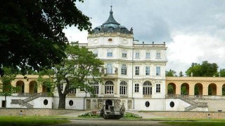 Zámek Ploskovice. Foto: Jitka Fárová