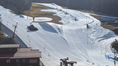 Kru&scaron;n&eacute; hory hl&aacute;s&iacute;: Na Kl&iacute;novci se dojezdilo, v Potůčk&aacute;ch lyžařsk&aacute; sezona nekonč&iacute;