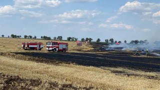 Loňský požár pole u Moravěvsi na Mostecku. Foto: HZS Ústeckého kraje