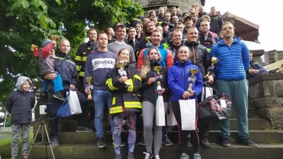 Srdce kamenné dámy na Děčínském Sněžníku dobyli hasiči novým rekordem