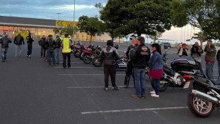 Motork&aacute;ři sv&eacute;ho zesnul&eacute;ho kamar&aacute;da doprovod&iacute; na jeho posledn&iacute; cestě. Ilustračn&iacute; foto: FCB MOST NIGHT RIDE